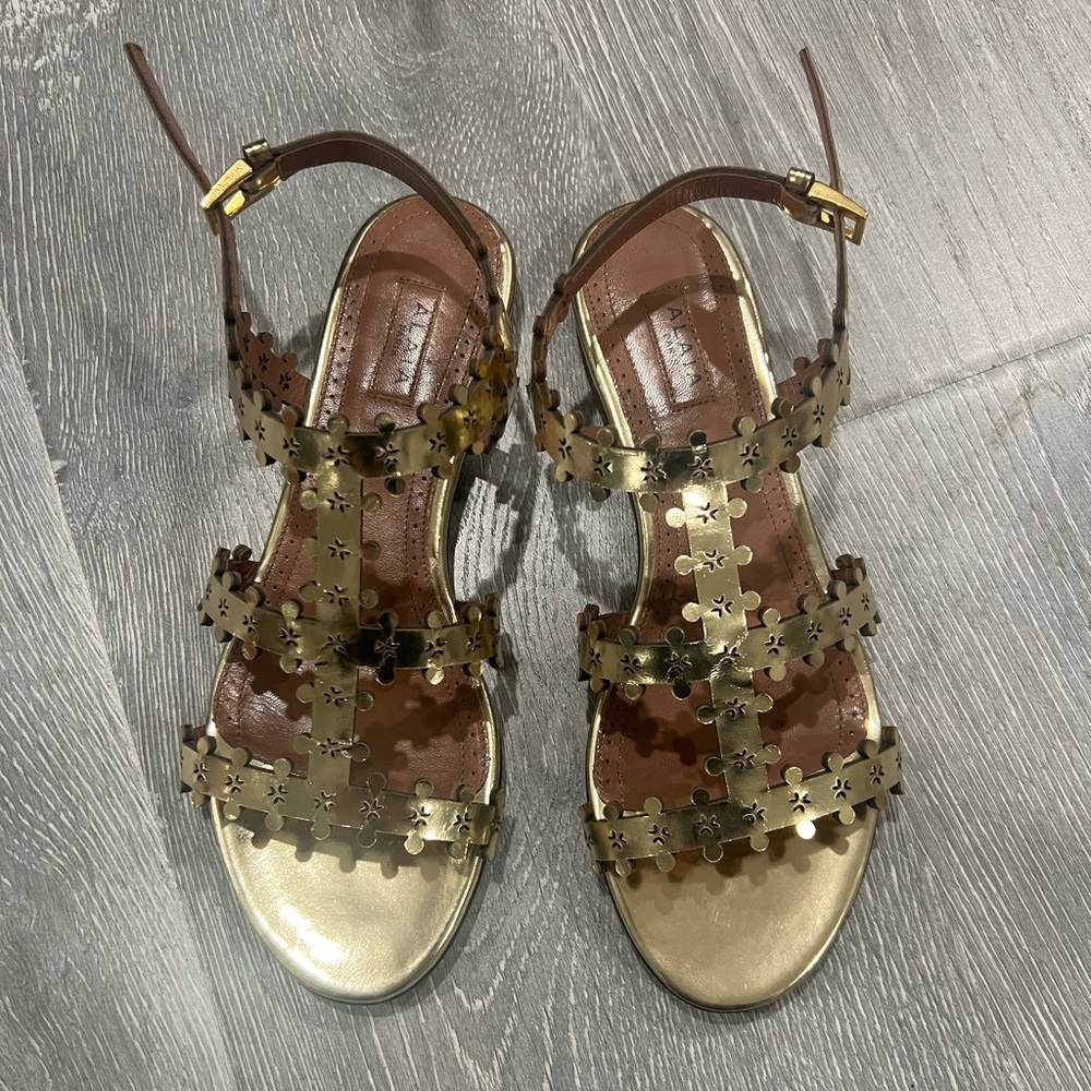 Alaia sandals size 35